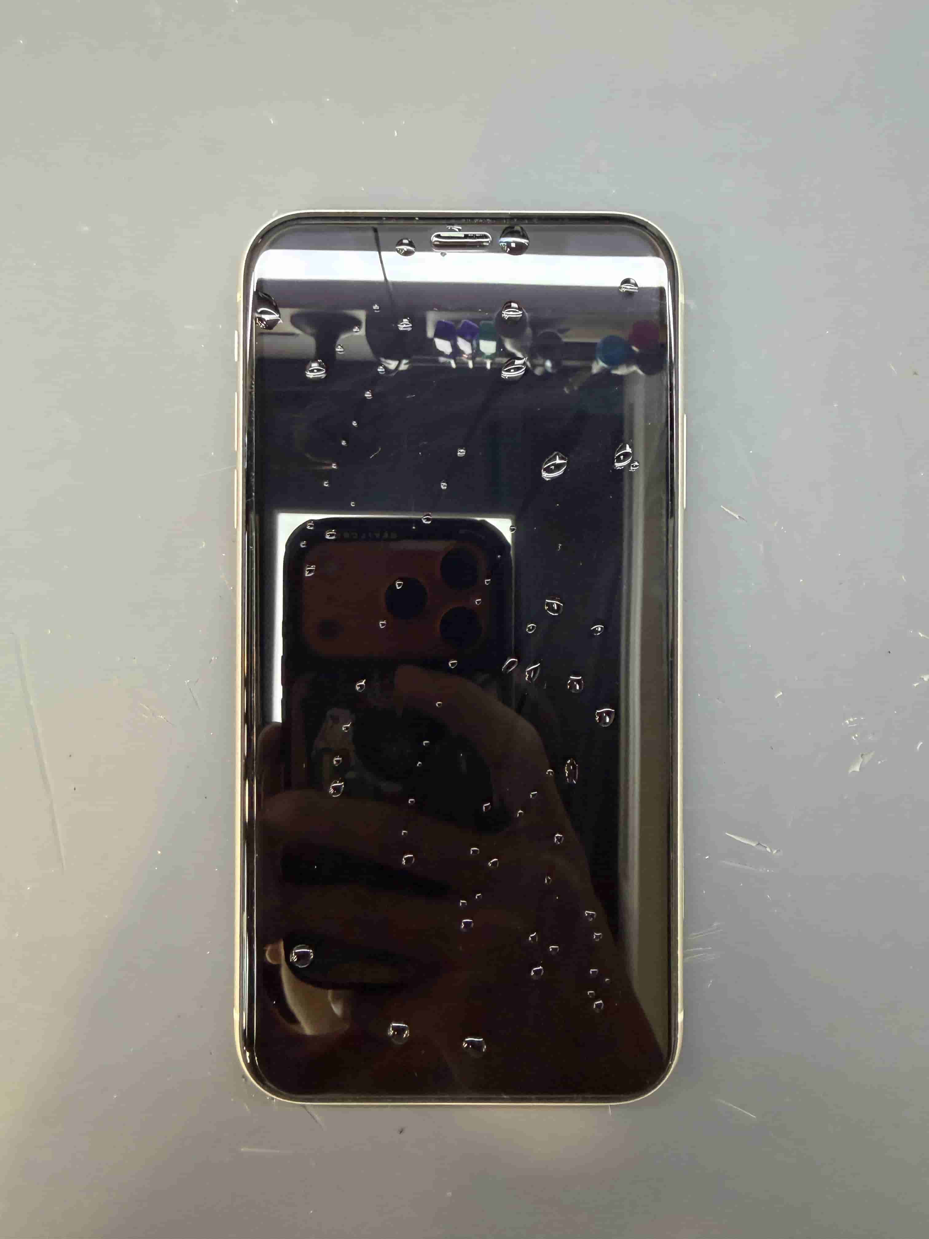 iPhone 泡水
