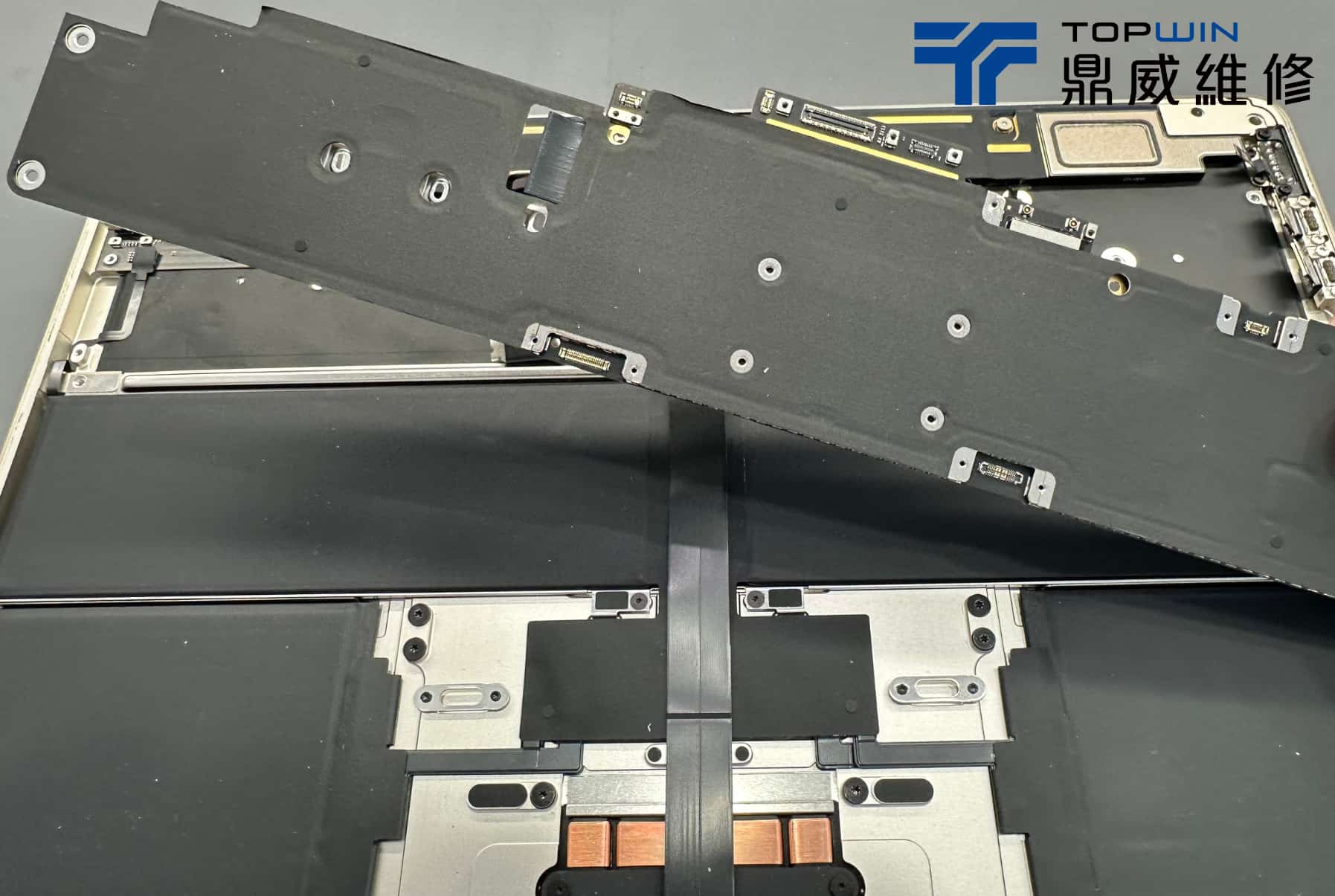 MacBook Air M2 A2681 鍵盤零件拆裝 4