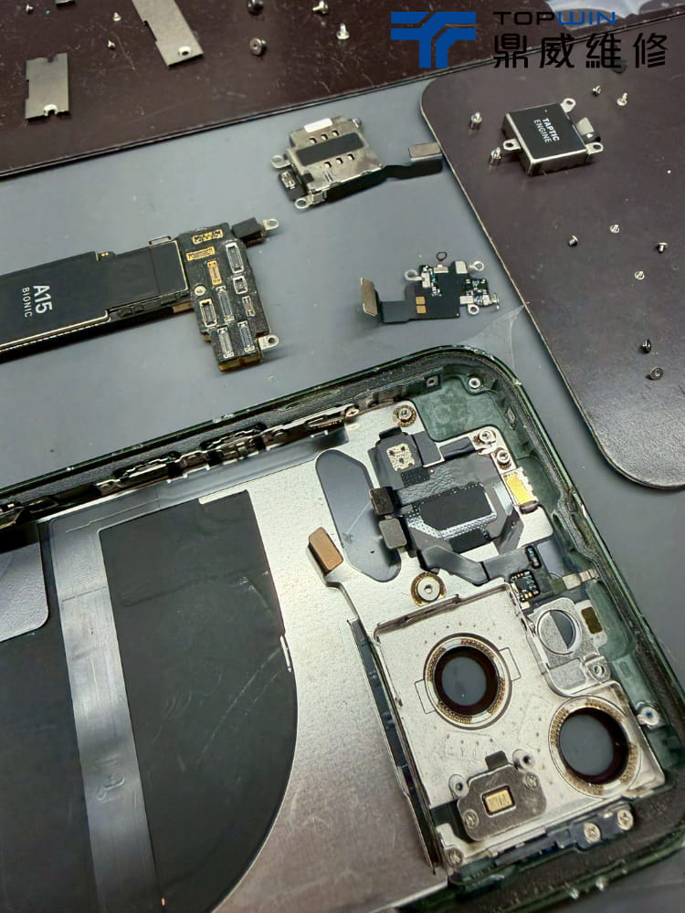 iPhone 13 拆機與零件檢測 2