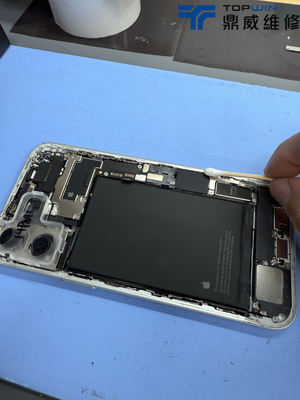 iPhone16Plus換單背蓋案例分享-上新防水膠條