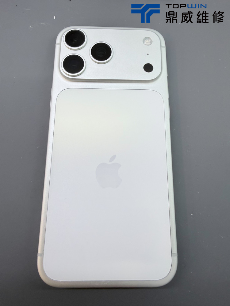 iPhone 17 Pro Max背玻璃維修完成後外觀檢查