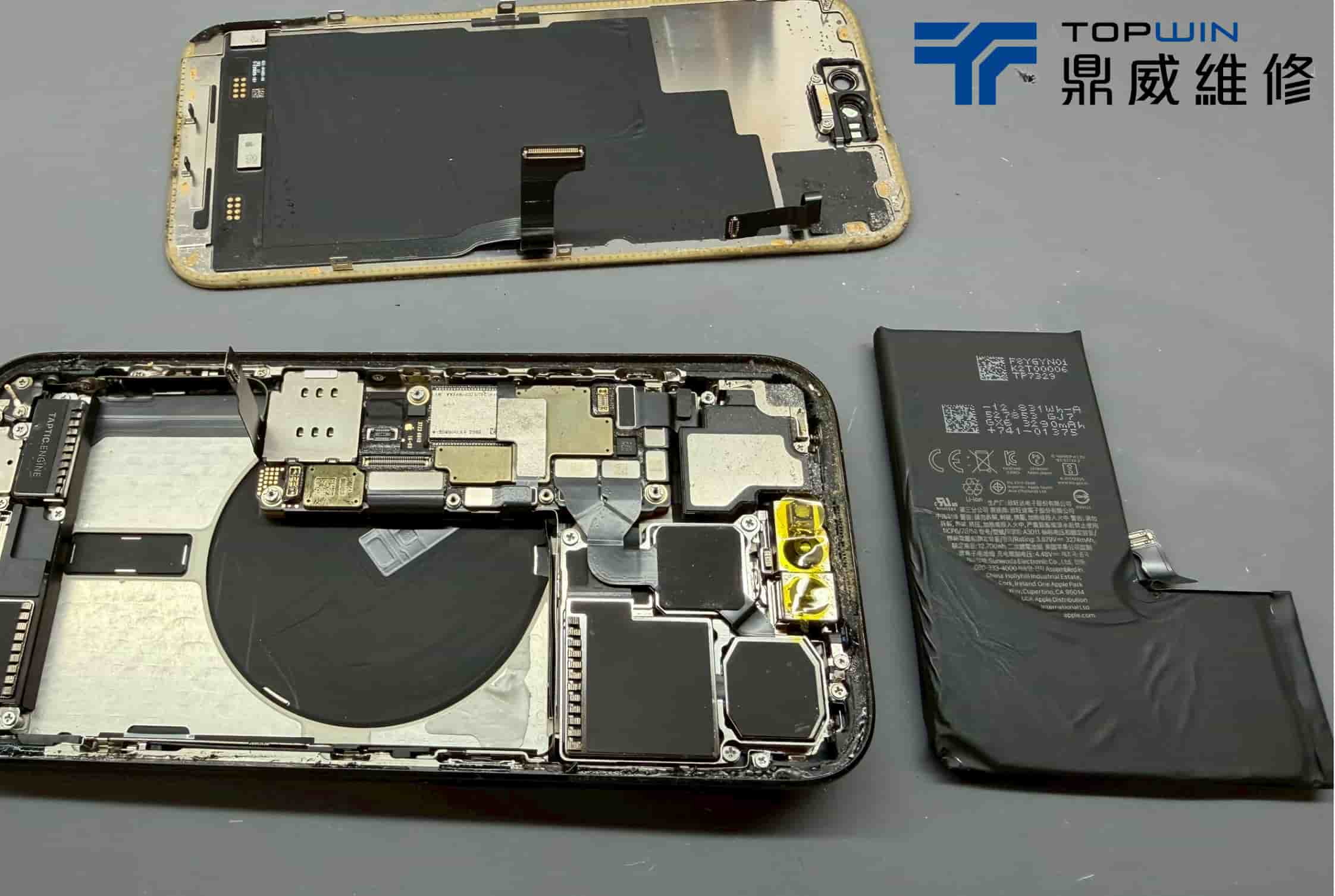 iPhone 15 Pro充電孔粉塵清潔與尾插維修案例圖3