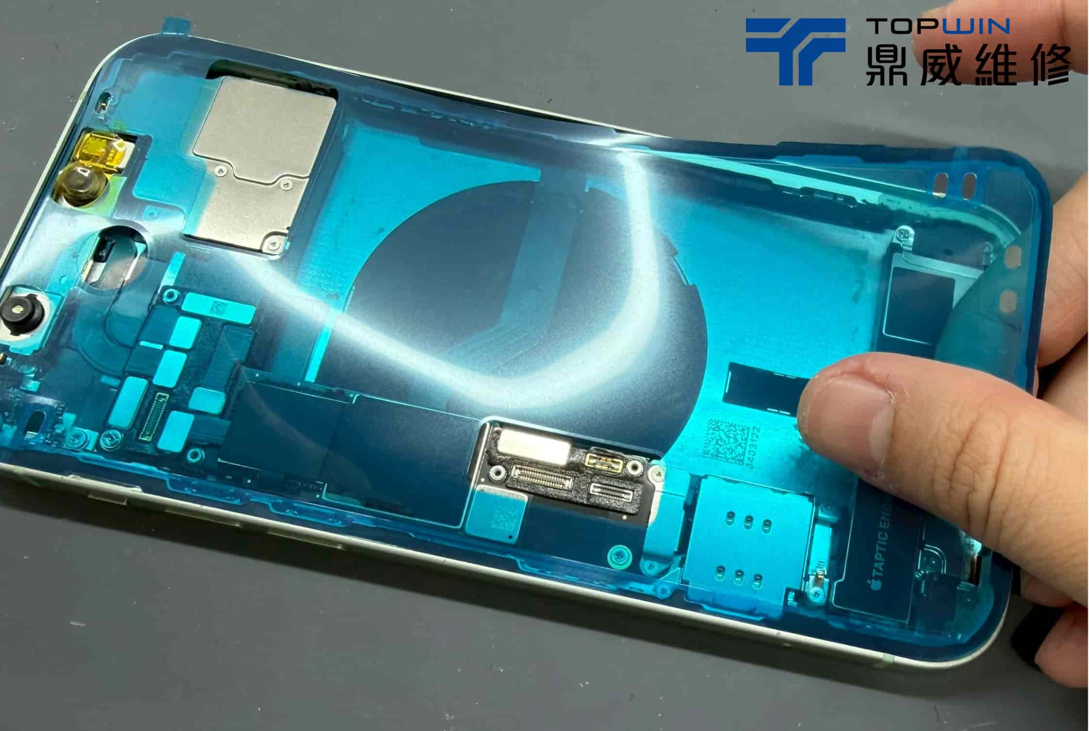 iPhone原廠換電池案例-貼新防水膠條