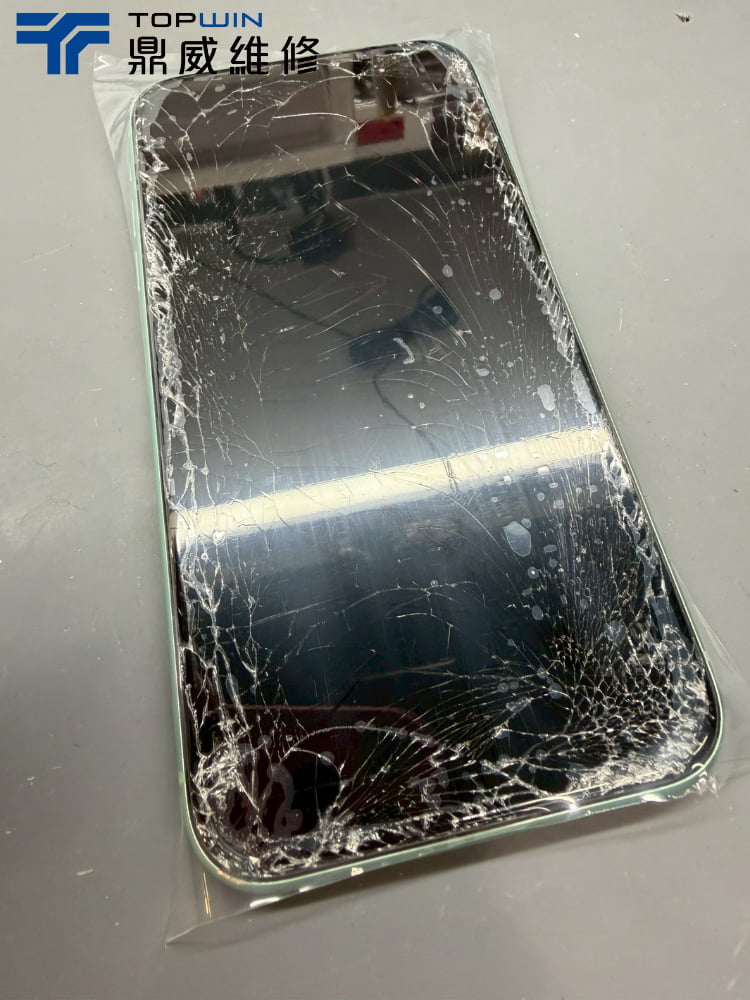 手滑的瞬間，iPhone 11直接躺平｜面板碎裂維修記 圖片1
