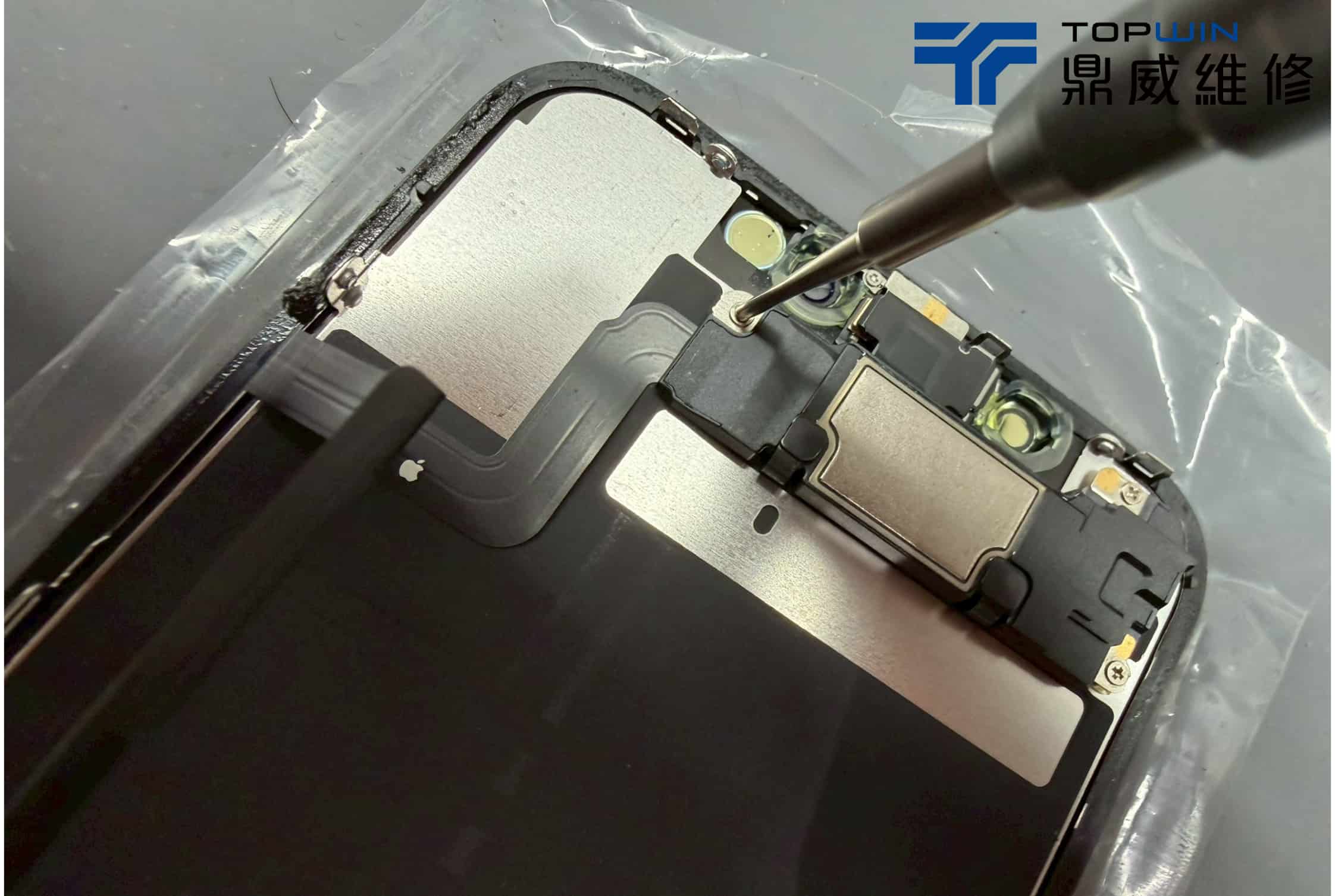 手滑的瞬間，iPhone 11直接躺平｜面板碎裂維修記 圖片3