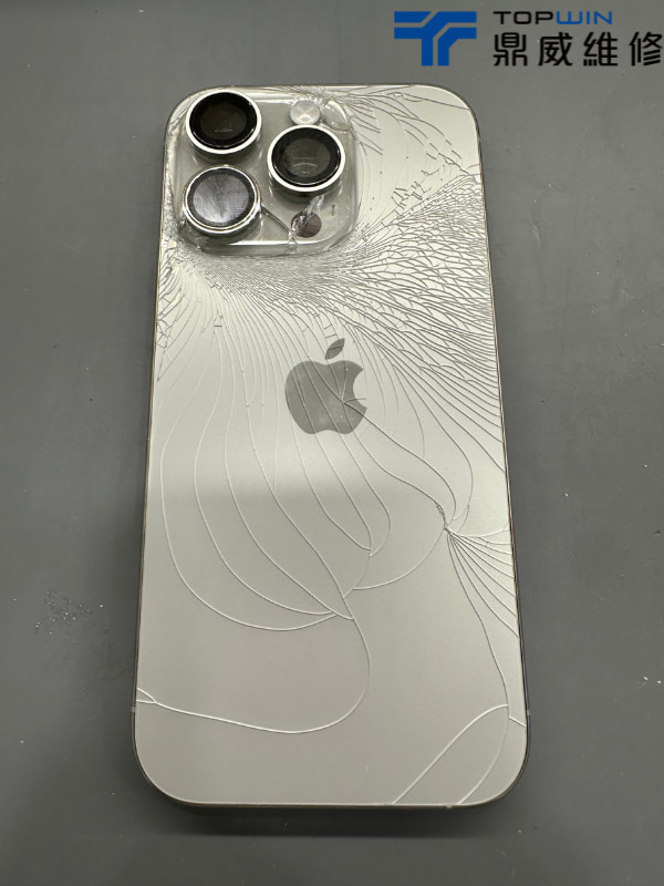 iPhone 16 Pro背玻璃破裂！原廠背玻璃維修 圖片1