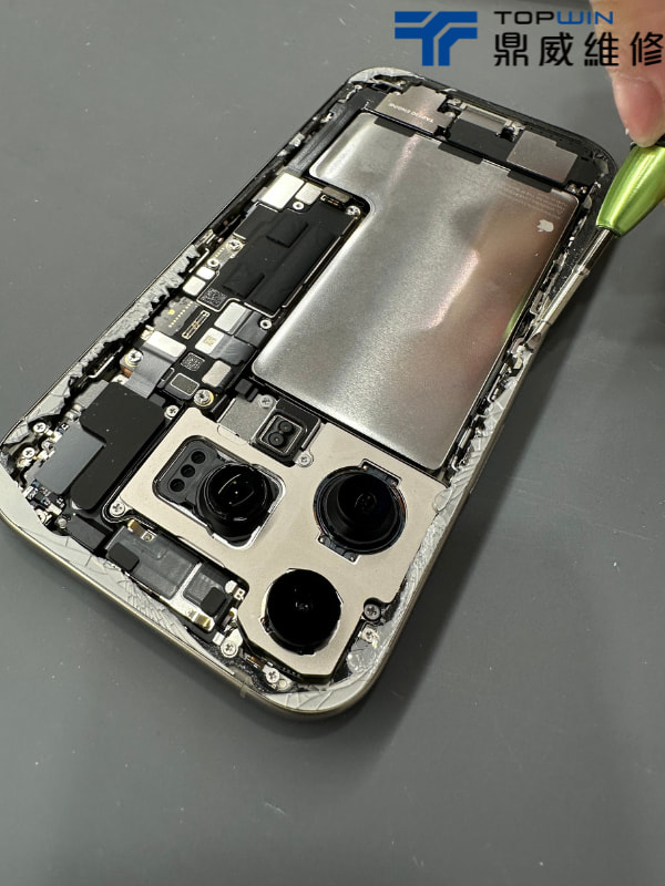 iPhone 16 Pro背玻璃破裂！原廠背玻璃維修 圖片4