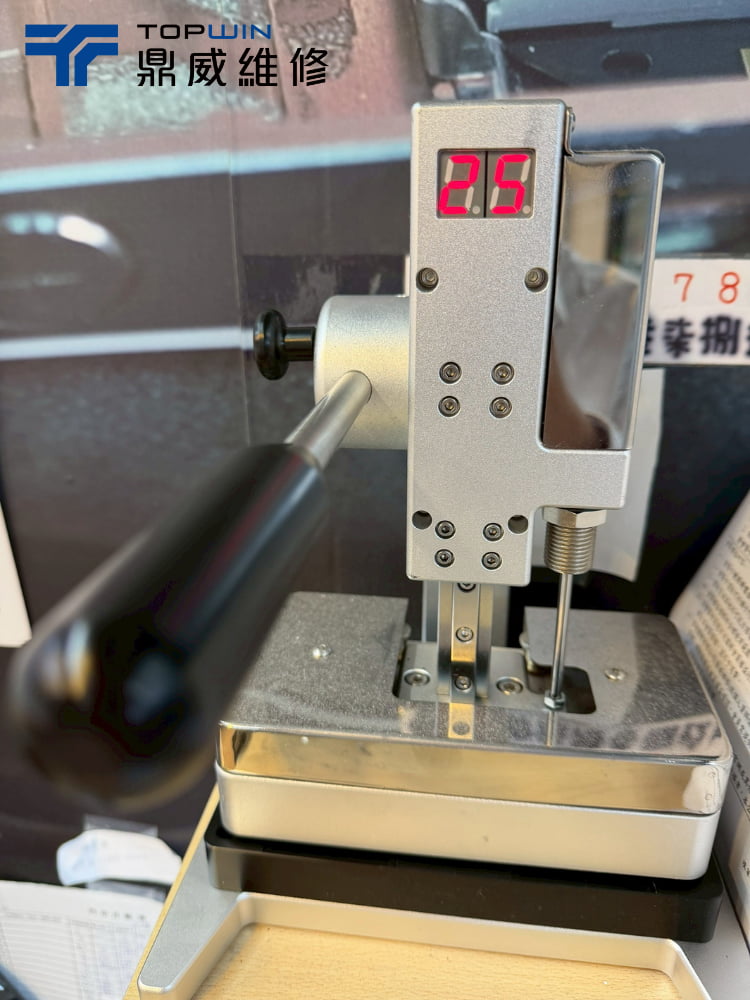 iPhone原廠換電池案例-原廠氣密加壓