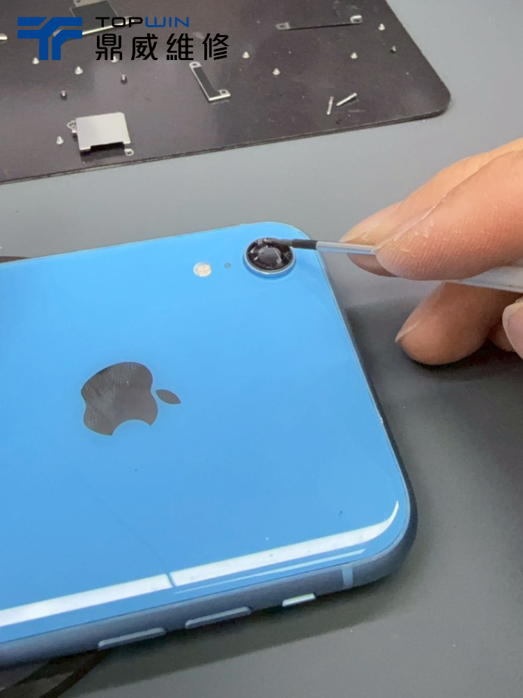 iPhone鏡頭維修案例-藍寶石玻璃鏡頭拆除