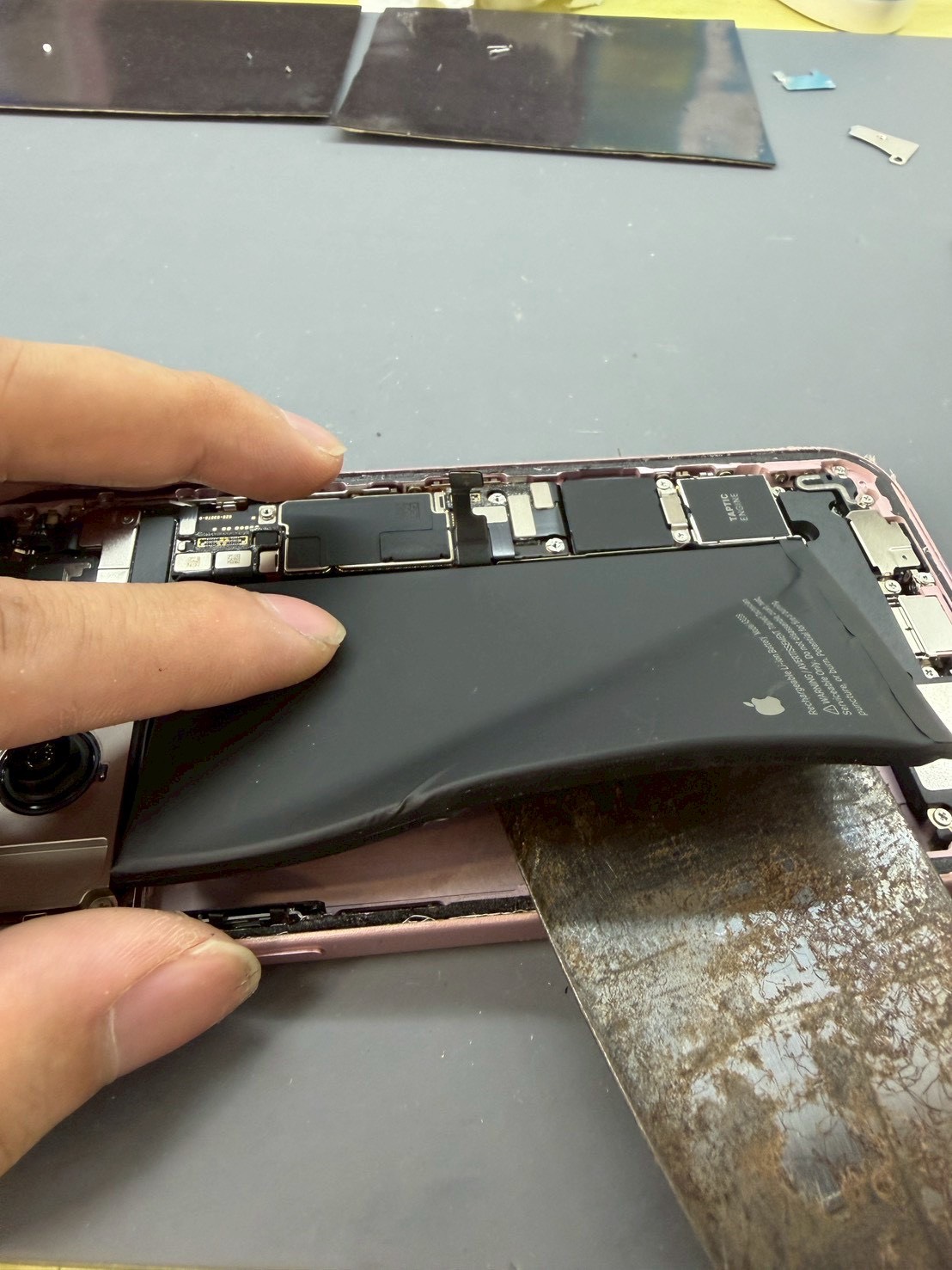 iPhone 15 Plus換電池|40分鐘快速恢復100%電力 圖片4