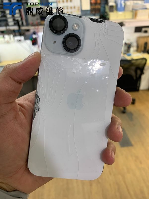 iPhone 15背板玻璃破裂送修前外觀檢查