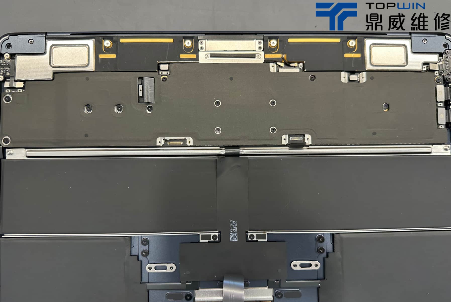 MacBook Air M2(A2681)插著電才能用? 充電線拔掉瞬間關機! 圖片2