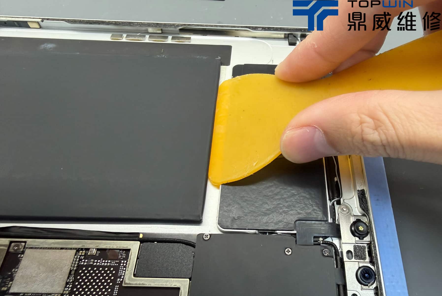 iPad Pro 12.9吋 第四代 平板螢幕撐開？ 小心是電池已經膨脹！ 圖片7