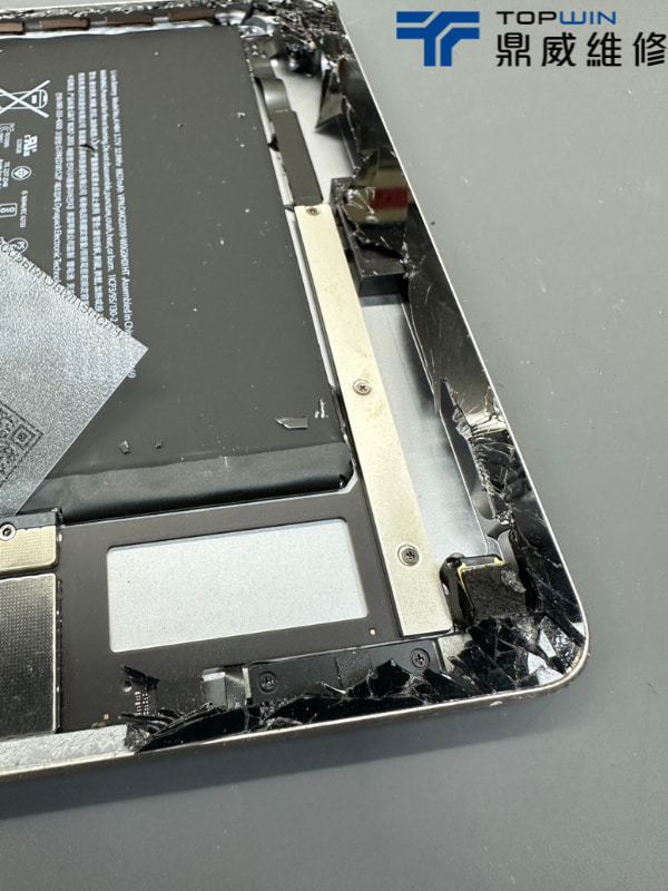 iPad維修案例-移除機身上殘留碎玻璃