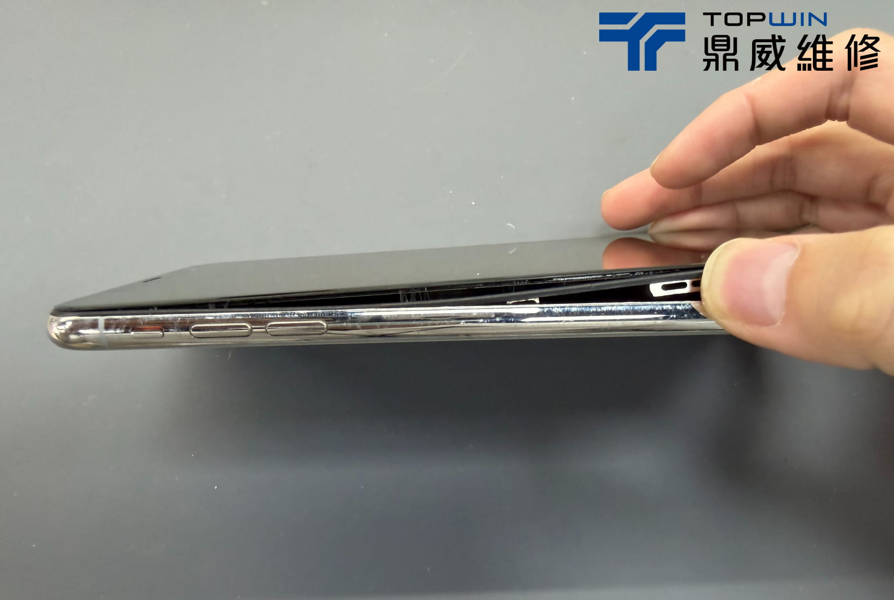 iPhone Xs Max液晶不顯破損？ 交給鼎威維修來幫您處理！ 圖片3