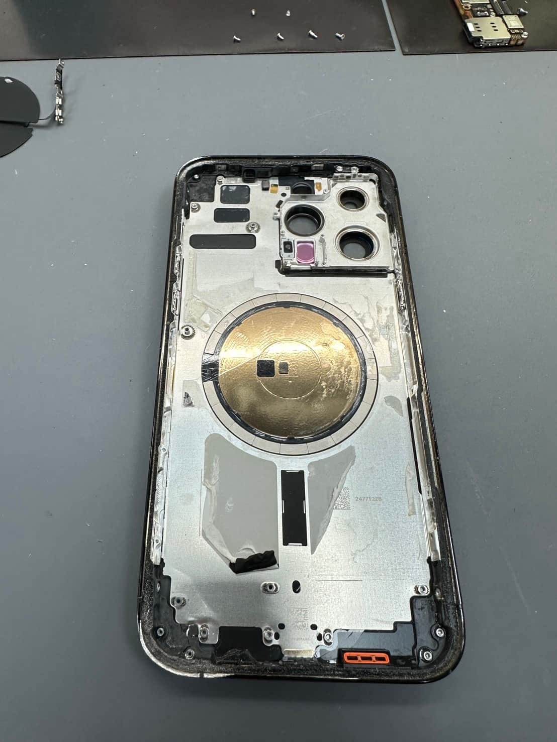 iPhone 14 Pro Max後玻璃破裂了嗎？別怕！換塊新的就好了 圖片4