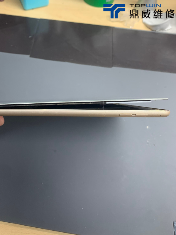 iPad Air 2 電池膨脹導致面板被撐開