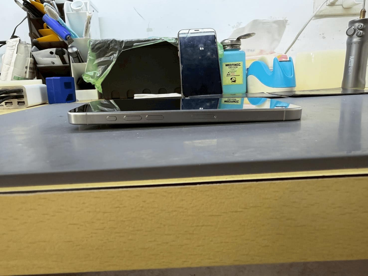 iPhone-放置平整可看無任何浮起