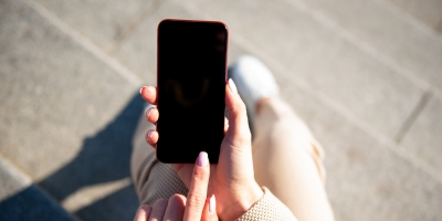 iPhone黑屏無法開機？別慌！5招自救密技，讓你的愛機「重獲新生」