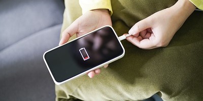 iPhone無法充電怎麼辦？5大原因曝光，教你6招快速搶救手機電量