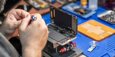 iPhone更換電池要多少錢？選對店家讓你手機維修更保障！