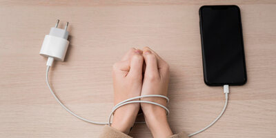 iPhone顯示「慢速充電樁」？原因解析與快充配件選購指南