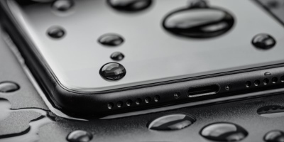 iPhone進水怎麼辦？立即關機是關鍵，千萬別誤信民間偏方！