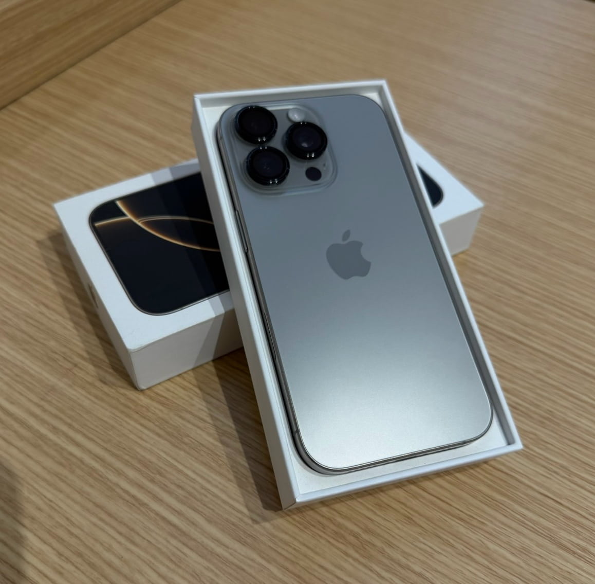 iPhone 16 Pro 256GB 台湾版 ＋ おまけ色々 台数限定】アップル(Apple) iPhone 16 Pro 256GB デザートチタニウム